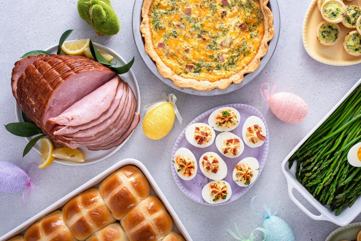 Spargel, Ham, Eier und hot cross buns - traditionelle Ostergerichte 