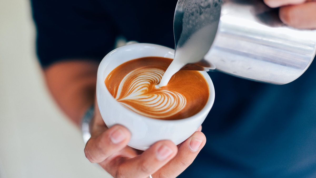 Kaffee mit Milch trinken gern viele Menschen 