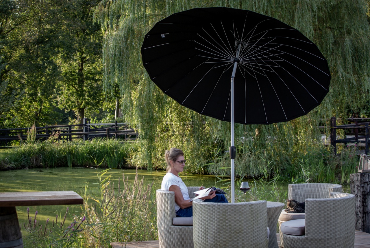 Sonnenschirme-als-Stilmittel-So-wird-die-Terrasse-zum-Lieblingsplatz-im-Sommer